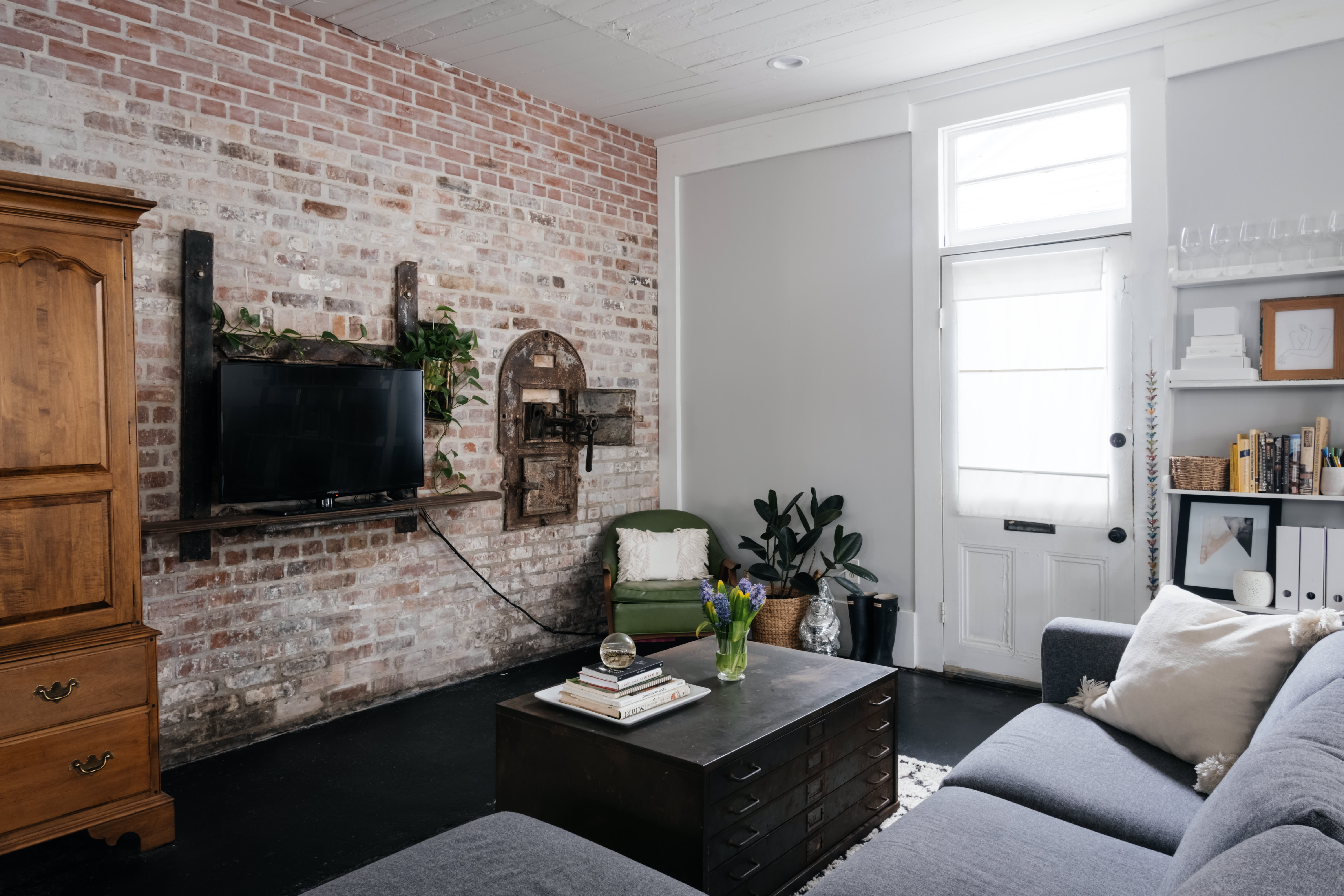 Warm Industrial Studio Apartment in New Orleans Apartment Therapy